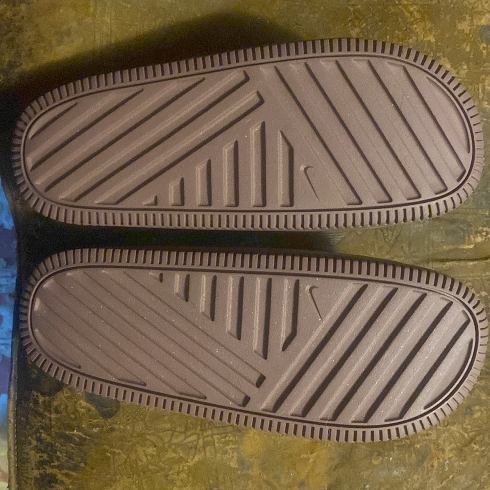 Nike Women's Slides in Dusty Pink - Picture 2 of 3